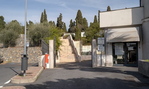 Come si presenta il Cimitero di Taggia in vista del 2 novembre? Pochi problemi se non fosse per quella scalinata... Come si presenta il Cimitero di Taggia in vista del 2 novembre? Pochi problemi se non fosse per quella scalinata...