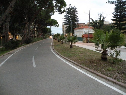 Sanremo: un litigio tra fidanzatini e lei minaccia di buttarsi nel torrente, fermata da una passante Sanremo: un litigio tra fidanzatini e lei minaccia di buttarsi nel torrente, fermata da una passante
