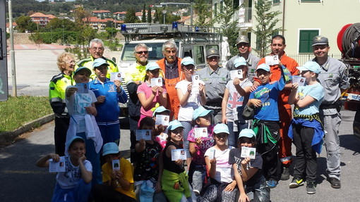 Cervo: terminato con successo il ciclo di lezioni ambientali tenuto dai Volontari della Protezione Civile di Cervo e dall'Associaizone InfoRmare ASD Cervo: terminato con successo il ciclo di lezioni ambientali tenuto dai Volontari della Protezione Civile di Cervo e dall'Associaizone InfoRmare ASD