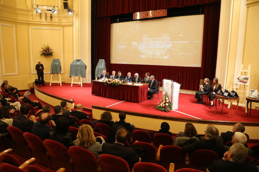 Sanremo: domani al Casinò il vernissage della mostra "Melodie di colori" dell'artista Antonella Cotta Sanremo: domani al Casinò il vernissage della mostra "Melodie di colori" dell'artista Antonella Cotta