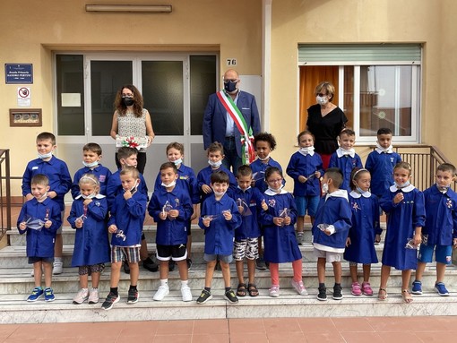 Riva Ligure: primo giorno di scuola alla primaria 'Pertini', Giuffra “Il ritorno sui banchi è il ritorno alla vita” Riva Ligure: primo giorno di scuola alla primaria 'Pertini', Giuffra “Il ritorno sui banchi è il ritorno alla vita”