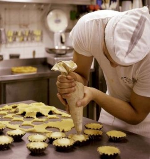 San Bartolomeo al Mare: grande successo per la prima edizione del 'Corso di Pasticceria' San Bartolomeo al Mare: grande successo per la prima edizione del 'Corso di Pasticceria'