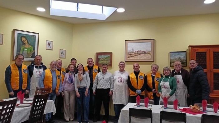 Vallecrosia, pranzo solidale del Lions Club Bordighera Capo Nero Host a San Rocco (Foto e video) Vallecrosia, pranzo solidale del Lions Club Bordighera Capo Nero Host a San Rocco (Foto e video)