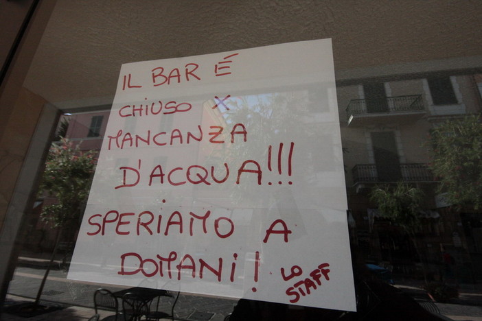 Il sindaco Angelo Basso discute coi tecnici dell'Amat