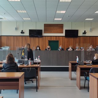 Imperia, 27enne senegalese patteggia 1 anno e 4 mesi di carcere: tentò di entrare in Francia con un passaporto falso
