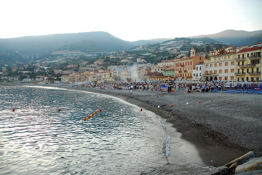 Anche ad Ospedaletti è arrivato il wifi gratuito sulle spiagge. Basta registrarsi a Free Luna Anche ad Ospedaletti è arrivato il wifi gratuito sulle spiagge. Basta registrarsi a Free Luna