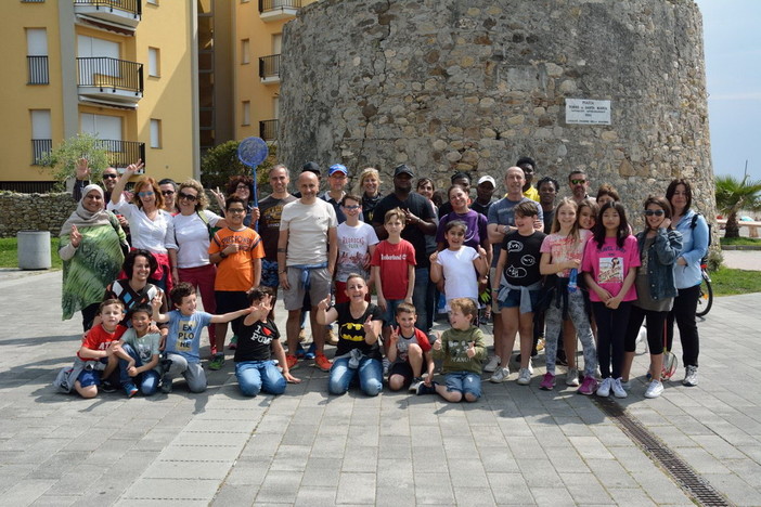 San Bartolomeo al Mare: 37 ragazzi più genitori per la pulizia delle spiagge libere organizzata da m’IMporta
