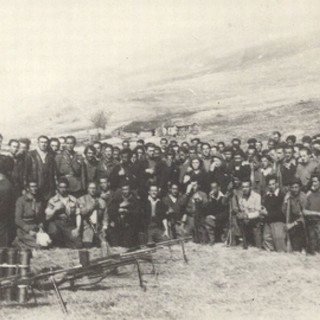 Partigiani durante una S.Messa a Pian Rosso (Viozene)
