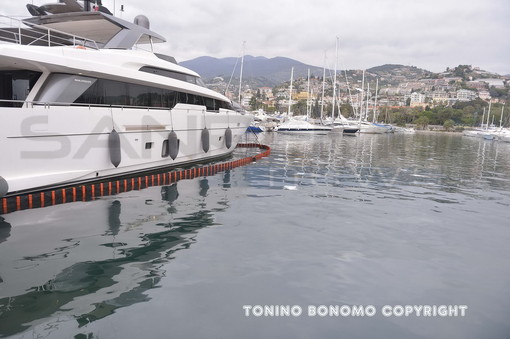 Sanremo: perdita di gasolio da uno yacht ormeggiato a Portosole, interviene la Guardia Costiera Sanremo: perdita di gasolio da uno yacht ormeggiato a Portosole, interviene la Guardia Costiera