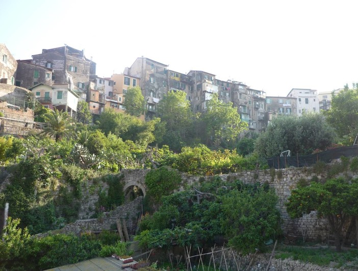 Ventimiglia: domani un flash mob sulle antiche mura della città alta Ventimiglia: domani un flash mob sulle antiche mura della città alta