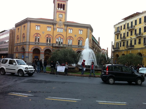 Imperia: protesta in piazza Dante degli studenti