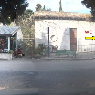Sanremo: pipì al cimitero in 'plein air', l'infasitida segnalazione di un nostro lettore