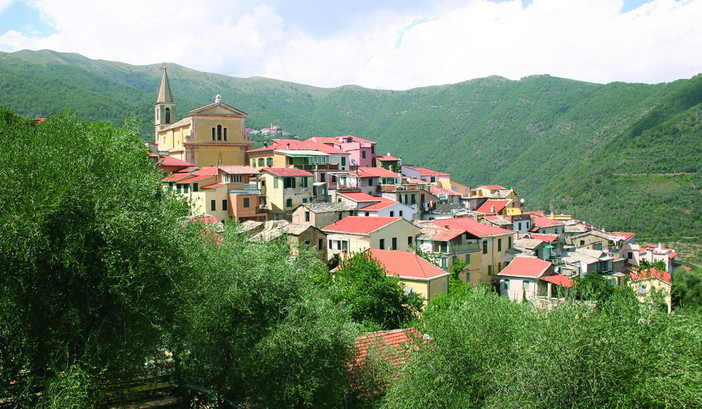 Valloria si prepara in vista di Natale, cerimonia in piazza e mostra itinerante