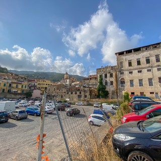 Taggia: parcheggio di Palazzo Spinola, il Comune vuole riqualificarlo come la Buca delle Palme di Arma