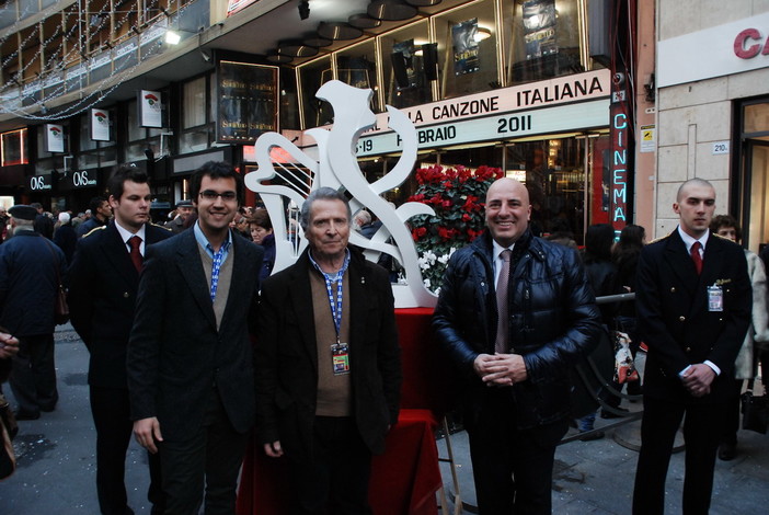 Sanremo: presentata la statua di Roberto Joppolo in “Omaggio alla Musica” Sanremo: presentata la statua di Roberto Joppolo in “Omaggio alla Musica”