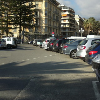 Sanremo: posteggio selvaggio Pian Di Nave, la forte protesta di un lettore "La prossima volta chiami i vigili!" Sanremo: posteggio selvaggio Pian Di Nave, la forte protesta di un lettore "La prossima volta chiami i vigili!"