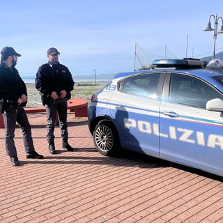 Ventimiglia, manovre pericolose e alcol in centro: cinque bloccati dalla Polizia, due denunciati Ventimiglia, manovre pericolose e alcol in centro: cinque bloccati dalla Polizia, due denunciati