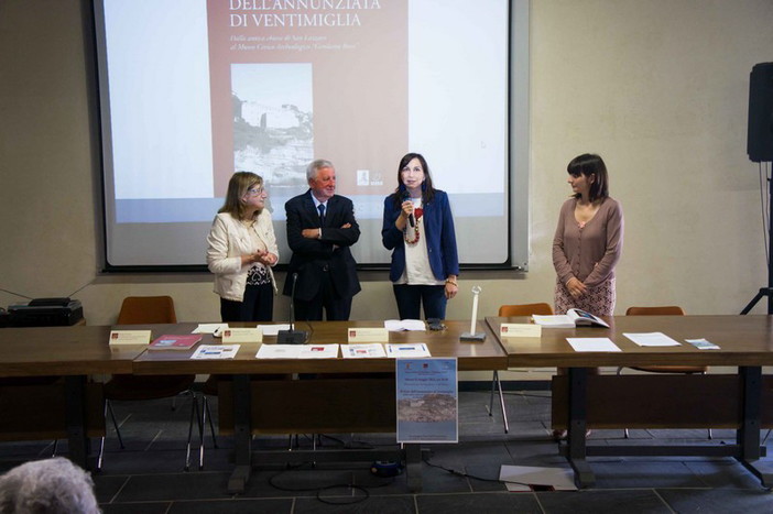 Grande successo per la presentazione del volume 'Il Forte dell'Annunziata di Ventimiglia' Grande successo per la presentazione del volume 'Il Forte dell'Annunziata di Ventimiglia'