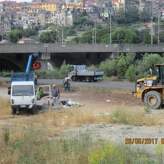 Ventimiglia: oggi pulizia del Roja nel tratto delle Gianchette, l'operazione terminerà giovedì Ventimiglia: oggi pulizia del Roja nel tratto delle Gianchette, l'operazione terminerà giovedì
