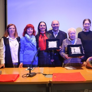 La brillante carriera accademica della Professoressa Elena Accati è premiata dalla Fidapa di Alassio con il riconoscimento di “Eccellenza Donna”