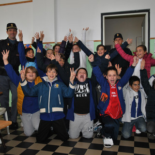Ventimiglia: lezione della Polizia nelle scuole della città alta ed a Latte Ventimiglia: lezione della Polizia nelle scuole della città alta ed a Latte