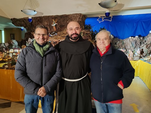 Tradizione e originalità a Bordighera, volontari realizzano un grande presepe a Terrasanta: "Più di 400 ore per il montaggio" (Foto e video) Tradizione e originalità a Bordighera, volontari realizzano un grande presepe a Terrasanta: "Più di 400 ore per il montaggio" (Foto e video)