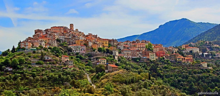 Perinaldo: arriva la rassegna letteraria “Libri e scrittori sotto le stelle”. Ogni mercoledì di agosto un incontro con uno scrittore