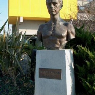 Imperia: dopo il campo ed i cantieri Finanza e Postale controllano piscina, bocciofila e spiagge libere Imperia: dopo il campo ed i cantieri Finanza e Postale controllano piscina, bocciofila e spiagge libere