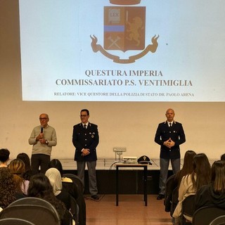 Ventimiglia, la Polizia di Stato incontra gli studenti del Liceo Aprosio: focus su bullismo, droghe e rischi online