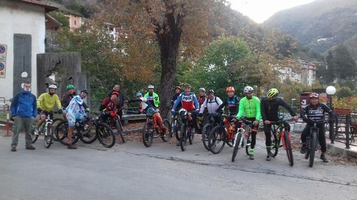 Pigna: con la partecipazione di circa 30 atleti. successo per la 1ª pedalatata ecologica sul Toraggio (foto) Pigna: con la partecipazione di circa 30 atleti. successo per la 1ª pedalatata ecologica sul Toraggio (foto)