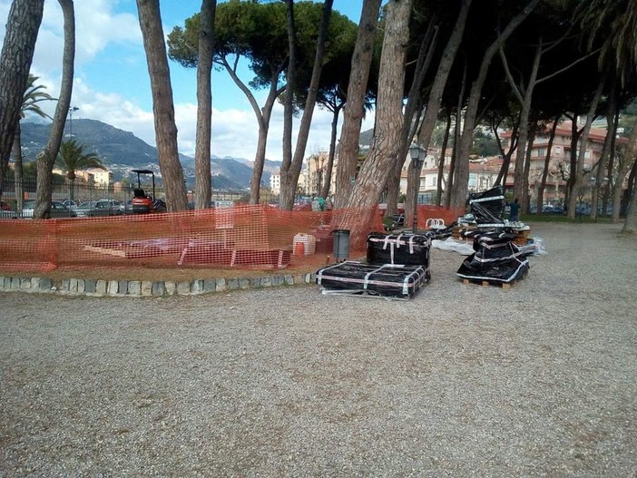 Ventimiglia: iniziato l’allestimento del percorso fitness ai Giardini pubblici Tommaso Reggio, progetto realizzato con il Bilancio Partecipativo 2017 Ventimiglia: iniziato l’allestimento del percorso fitness ai Giardini pubblici Tommaso Reggio, progetto realizzato con il Bilancio Partecipativo 2017