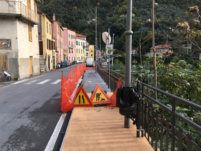 Badalucco: imprevisti per il rifacimento della passeggiata all’ingresso del paese, entro la prossima settimana la fine del nuovo marciapiedi Badalucco: imprevisti per il rifacimento della passeggiata all’ingresso del paese, entro la prossima settimana la fine del nuovo marciapiedi