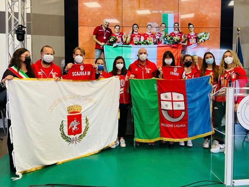 Gli Assessori regionali Marco Scajola e Simona Ferro premiano le campionesse italiane di pallapugno ‘Amici del Castello’ Gli Assessori regionali Marco Scajola e Simona Ferro premiano le campionesse italiane di pallapugno ‘Amici del Castello’