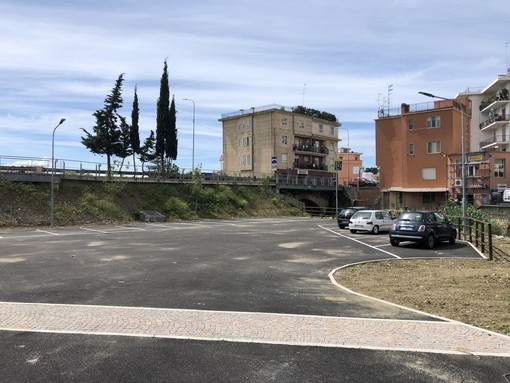 Riva Ligure: ultimato il posteggio nella zona delle case popolari, predisposto il collegamento con il sottopasso (Foto) Riva Ligure: ultimato il posteggio nella zona delle case popolari, predisposto il collegamento con il sottopasso (Foto)