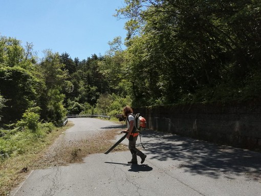 Montegrosso Pian Latte: pulizia delle strade provinciali e comunali grazie all'impegno di amministratori e volontari (foto)