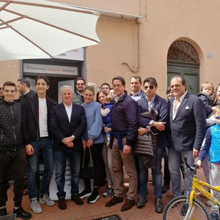 Elezioni comunali a Imperia: inaugurato il point elettorale di Claudio Scajola a Porto Maurizio, “Un modo per stare vicino alla gente” (Foto e Video)