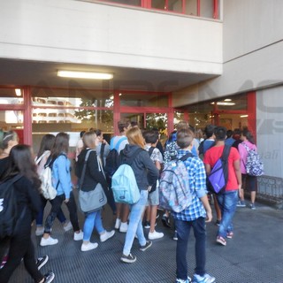 Ventimiglia: tour nelle scuole del Sindaco Ioculano con le raccomandazioni per il primo giorno di scuola dei giovani ventimigliesi