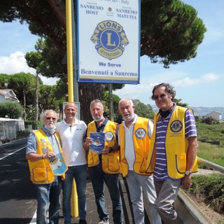 Sanremo, i Lions Club installano un pannello di 'benvenuto' ai turisti: l'assessore Sindoni esprime il proprio plauso (Foto e video)