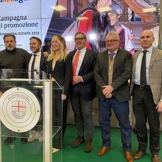 'Liguria terra di goduria': presentata la cartolina promozionale della regione con Maurizio Lastrico e Alice Arcuri (video) 'Liguria terra di goduria': presentata la cartolina promozionale della regione con Maurizio Lastrico e Alice Arcuri (video)