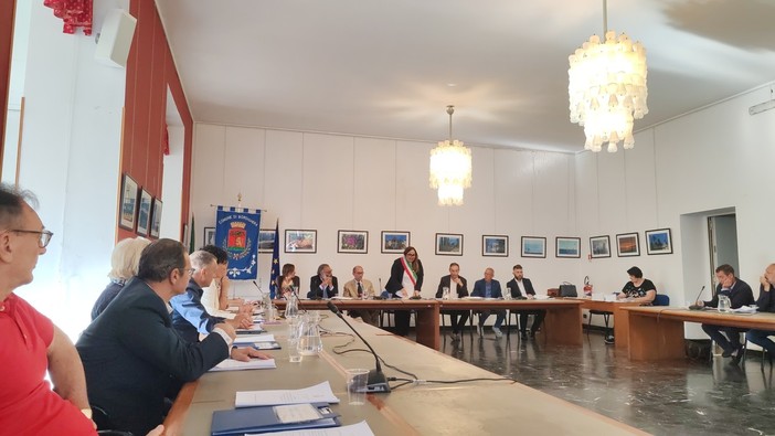 Bordighera, il Consiglio comunale torna in aula il 9 luglio: dalla surroga di due consiglieri al progetto dell'ex Bel Sit e La Punta