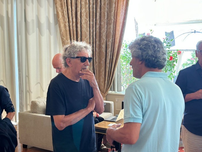 Sanremo, Eugenio Bennato scherza (ma non troppo) sul Premio Tenco: “Mi aspetto che si facciano vivi” Sanremo, Eugenio Bennato scherza (ma non troppo) sul Premio Tenco: “Mi aspetto che si facciano vivi”