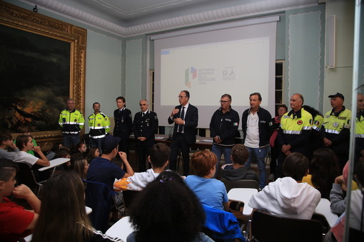 Sanremo: prove di evacuazione per gli alunni della Pascoli e poi un incontro sulla Protezione Civile (FOTO)