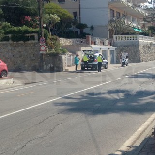 Sanremo: posto di blocco della Polizia Municipale questa mattina in Corso Mazzini, a pochi metri dal luogo in cui ha perso la vita Gabriele Sabattini Sanremo: posto di blocco della Polizia Municipale questa mattina in Corso Mazzini, a pochi metri dal luogo in cui ha perso la vita Gabriele Sabattini