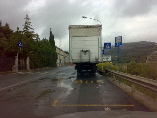 Bonifazio denuncia parcheggio selvaggio a Barcheto Bonifazio denuncia parcheggio selvaggio a Barcheto