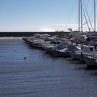 Maltempo, situazione critica al porto di San Bartolomeo al Mare, Urso "Gravi danni a struttura e imbarcazioni" (foto)