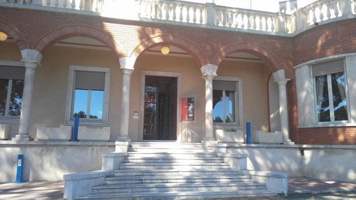 Imperia: il Museo d'Arte Contemporanea di villa Faravelli inaugura il ciclo di eventi nel 2017. Si parte sabato con una mostra su David Bowie Imperia: il Museo d'Arte Contemporanea di villa Faravelli inaugura il ciclo di eventi nel 2017. Si parte sabato con una mostra su David Bowie