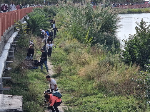 Ventimiglia: oggi, le associazioni del territorio unite per l'iniziativa 'Puliamo il Roya' (foto)