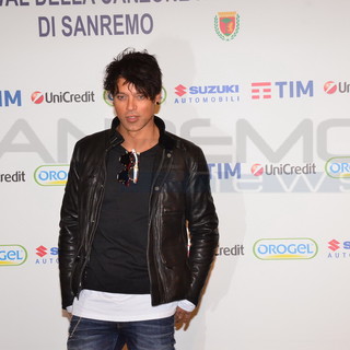 #Sanremo2016: con stile Gabriel Garko si scusa per qualche 'défaillance': "L'emozione l'ha fatta da padrone"