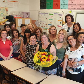 Ventimiglia: la maestra Gabriella Rebaudo va in pensione, gli auguri delle colleghe della scuola di Nervia Ventimiglia: la maestra Gabriella Rebaudo va in pensione, gli auguri delle colleghe della scuola di Nervia