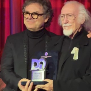 Sanremo, grande emozione per la premiazione a Piero Cassano, storico fondatore dei Matia Bazar Sanremo, grande emozione per la premiazione a Piero Cassano, storico fondatore dei Matia Bazar